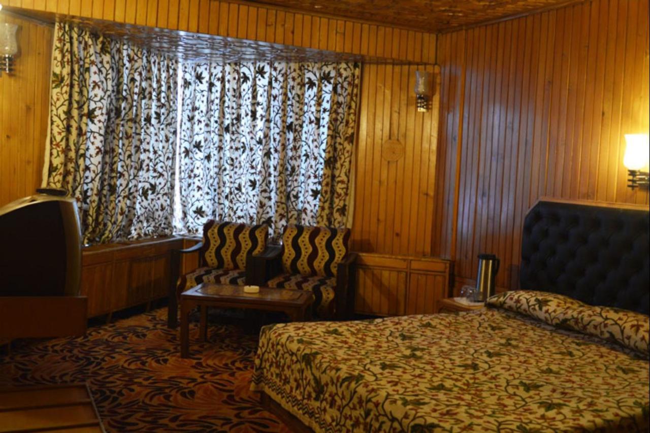 Hotel Hilltop Gulmarg JAMMU AND KASHMIR Exteriör bild