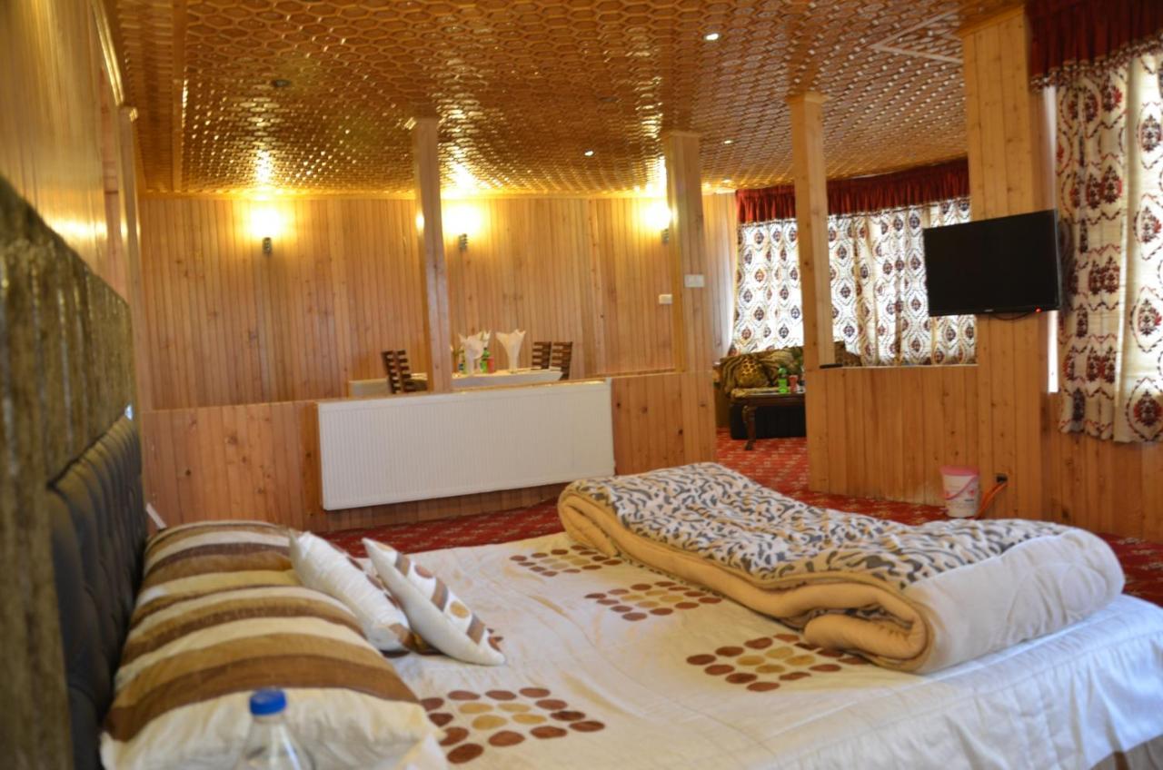 Hotel Hilltop Gulmarg JAMMU AND KASHMIR Exteriör bild