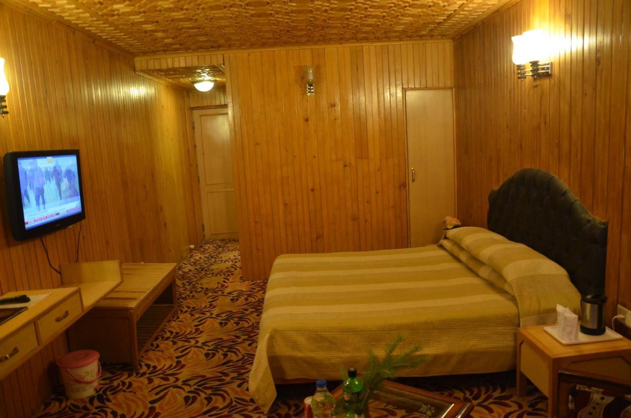 Hotel Hilltop Gulmarg JAMMU AND KASHMIR Exteriör bild
