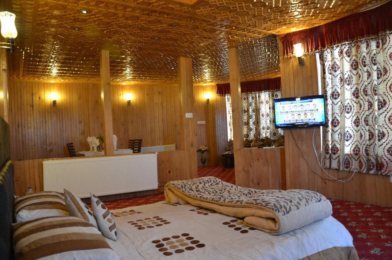 Hotel Hilltop Gulmarg JAMMU AND KASHMIR Exteriör bild